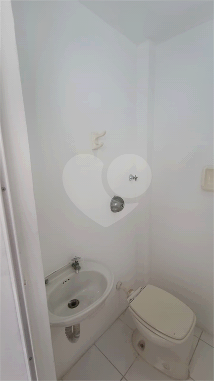 Apartamento de 100m², localizado no bairro Pompéia, com 2 dormitórios, sendo 1 suíte, e ar