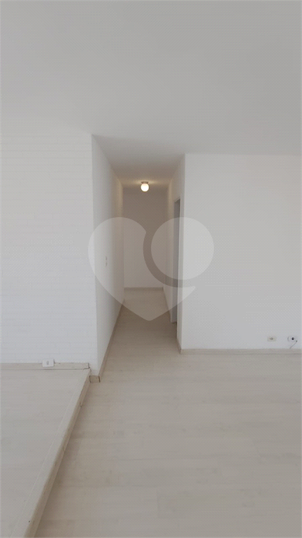 Apartamento de 100m², localizado no bairro Pompéia, com 2 dormitórios, sendo 1 suíte, e ar