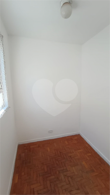Apartamento de 100m², localizado no bairro Pompéia, com 2 dormitórios, sendo 1 suíte, e ar