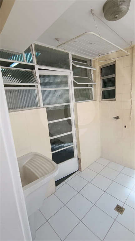 Apartamento de 100m², localizado no bairro Pompéia, com 2 dormitórios, sendo 1 suíte, e ar