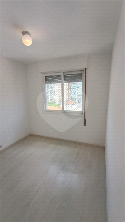Apartamento de 100m², localizado no bairro Pompéia, com 2 dormitórios, sendo 1 suíte, e ar