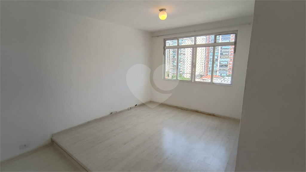Apartamento de 100m², localizado no bairro Pompéia, com 2 dormitórios, sendo 1 suíte, e ar