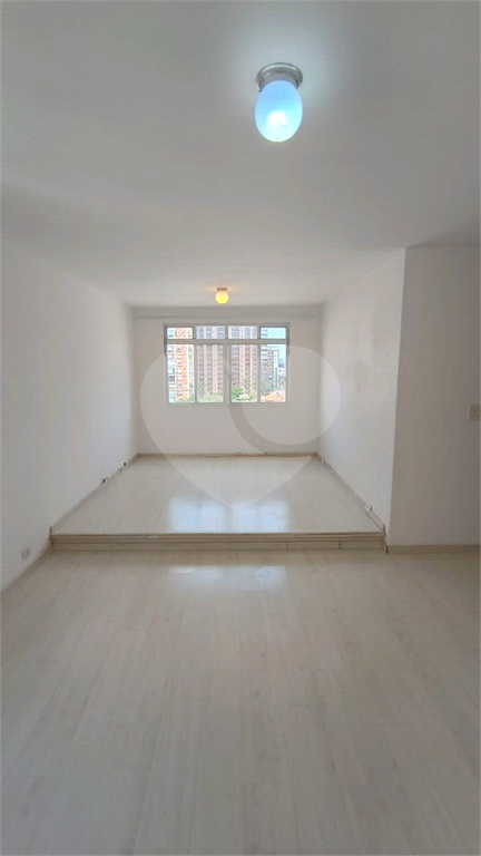 Apartamento de 100m², localizado no bairro Pompéia, com 2 dormitórios, sendo 1 suíte, e ar