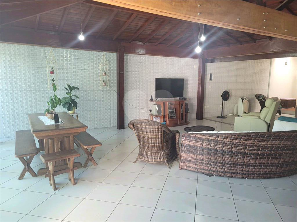 
Ótima Oportunidade: Casa com 2 Dormitórios à Venda em Localização Privilegiada