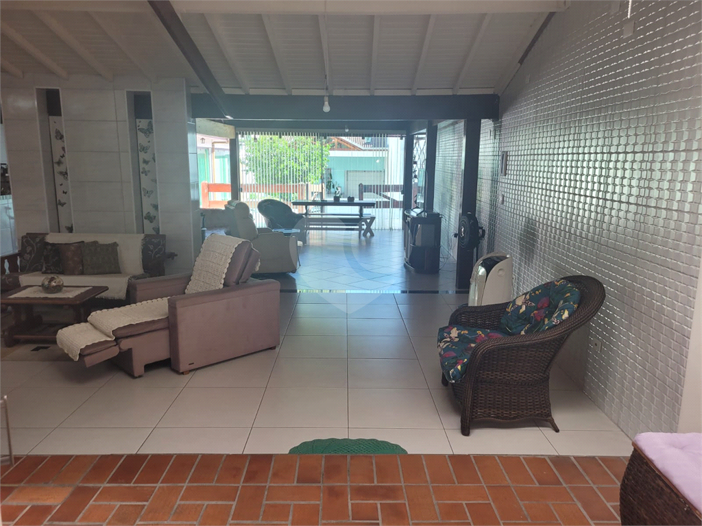 
Ótima Oportunidade: Casa com 2 Dormitórios à Venda em Localização Privilegiada