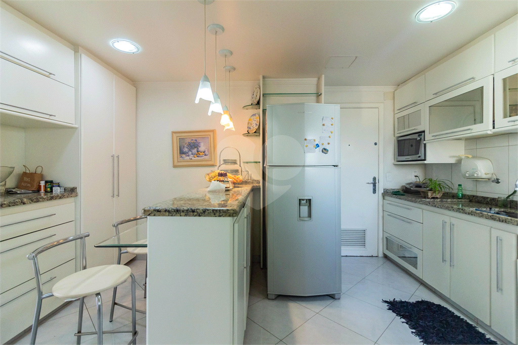 APARTAMENTO em VILA ROMANA