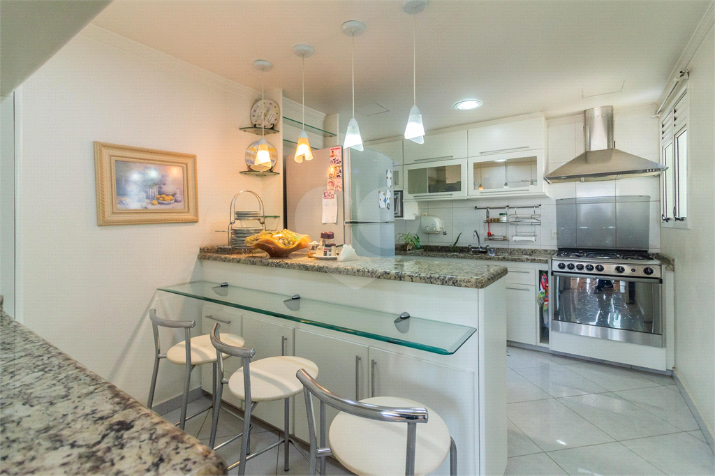 APARTAMENTO em VILA ROMANA