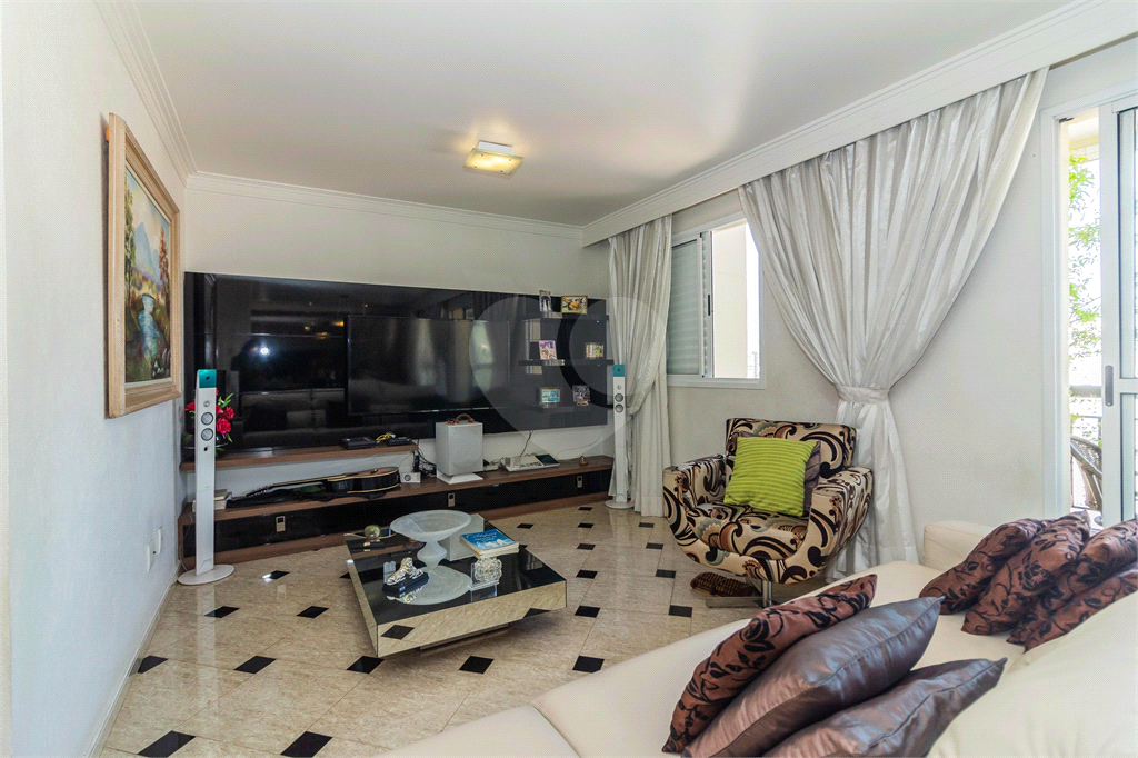 APARTAMENTO em VILA ROMANA