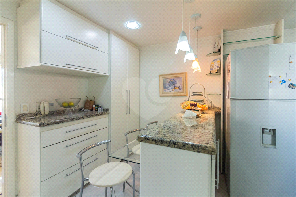 APARTAMENTO em VILA ROMANA