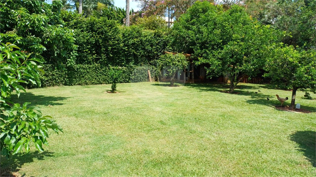 Oportunidade!!! Casa térrea em condômino fechado com 3 dormitórios e 4 vagas de garagem 