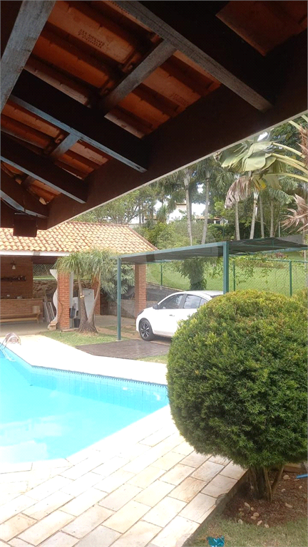 Oportunidade!!! Casa térrea em condômino fechado com 3 dormitórios e 4 vagas de garagem 
