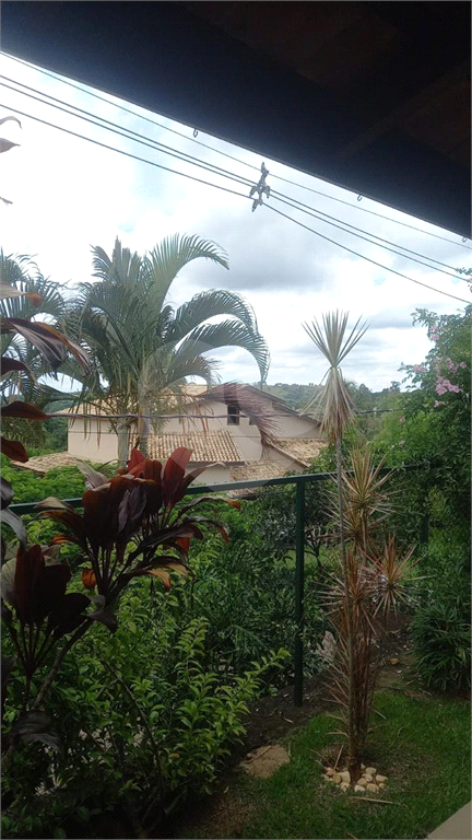 Oportunidade!!! Casa térrea em condômino fechado com 3 dormitórios e 4 vagas de garagem 