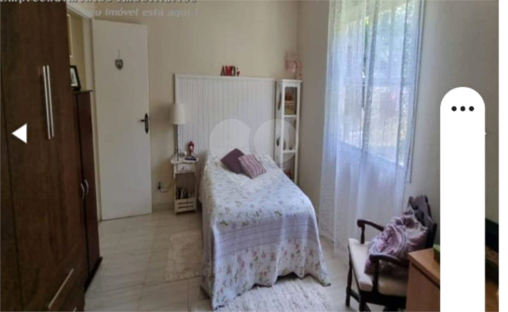Oportunidade!!! Casa térrea em condômino fechado com 3 dormitórios e 4 vagas de garagem 