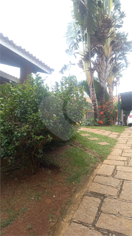 Oportunidade!!! Casa térrea em condômino fechado com 3 dormitórios e 4 vagas de garagem 