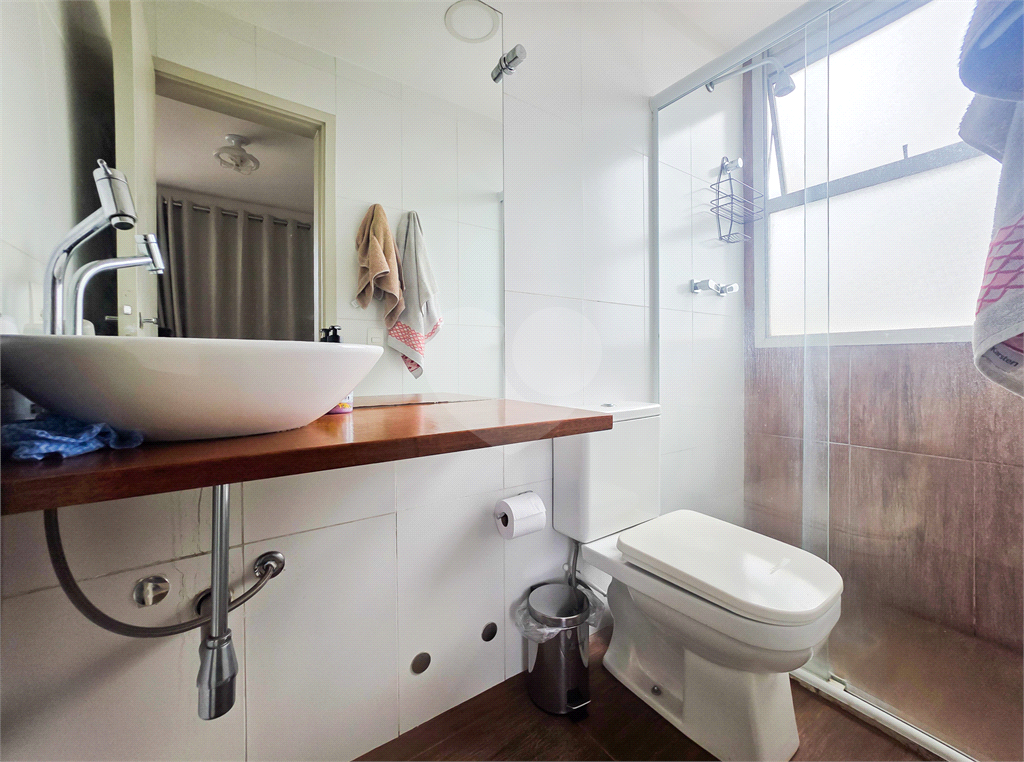 Apartamento no bairro do Paraiso com 2 dormitórios, 1 suíte, varanda e 1 vaga