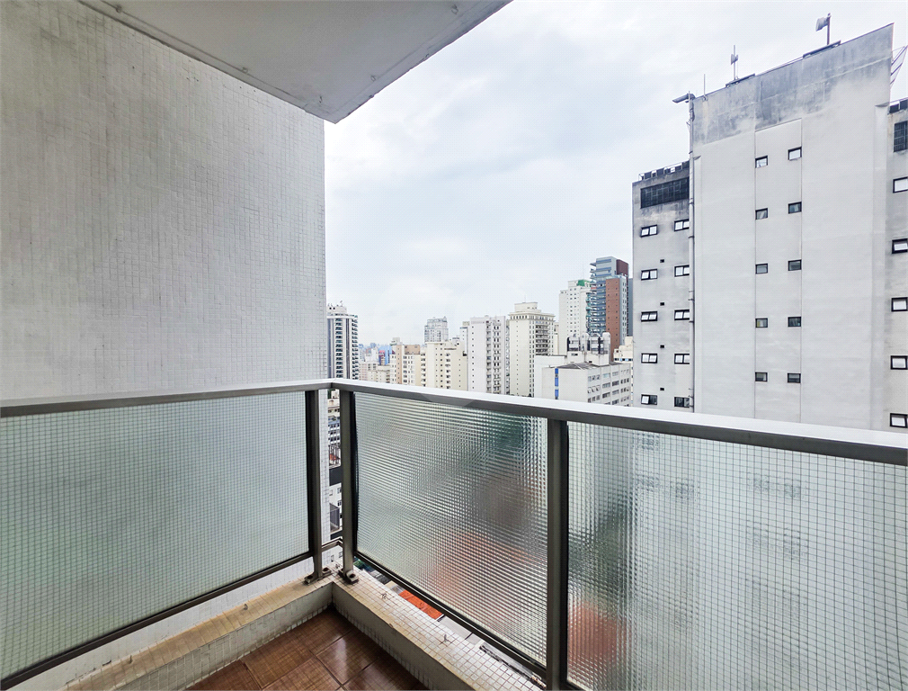 Apartamento no bairro do Paraiso com 2 dormitórios, 1 suíte, varanda e 1 vaga