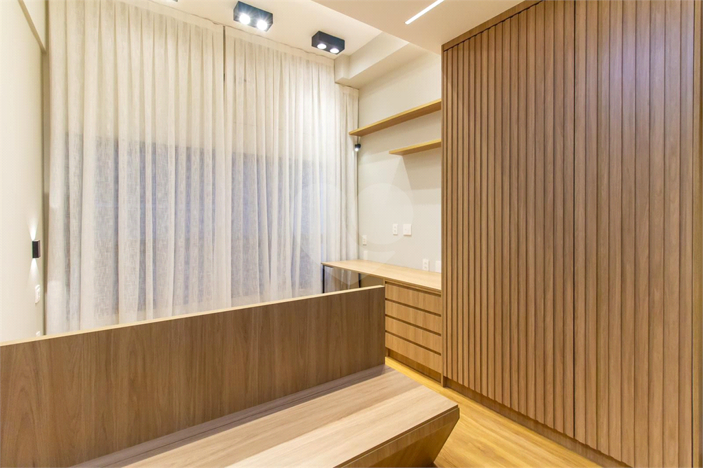 Studio mobiliado de 30m² com armários e eletrodomésticos sala e quatro integrado 1 banheiro Perdizes