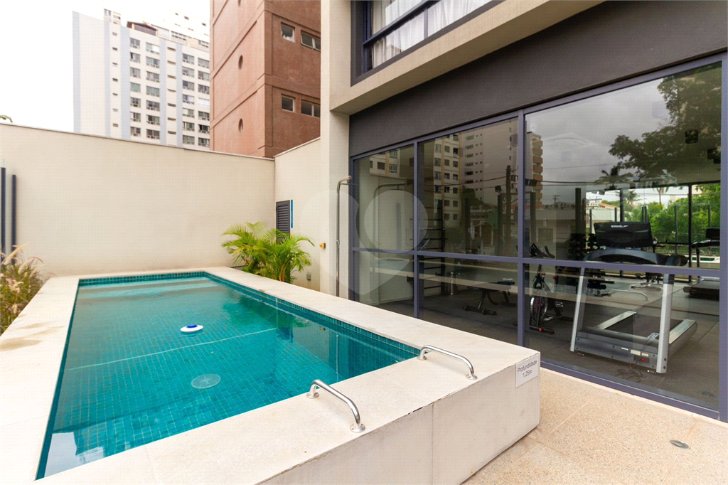 Studio mobiliado de 30m² com armários e eletrodomésticos sala e quatro integrado 1 banheiro Perdizes
