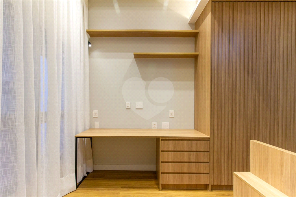 Studio mobiliado de 30m² com armários e eletrodomésticos sala e quatro integrado 1 banheiro Perdizes