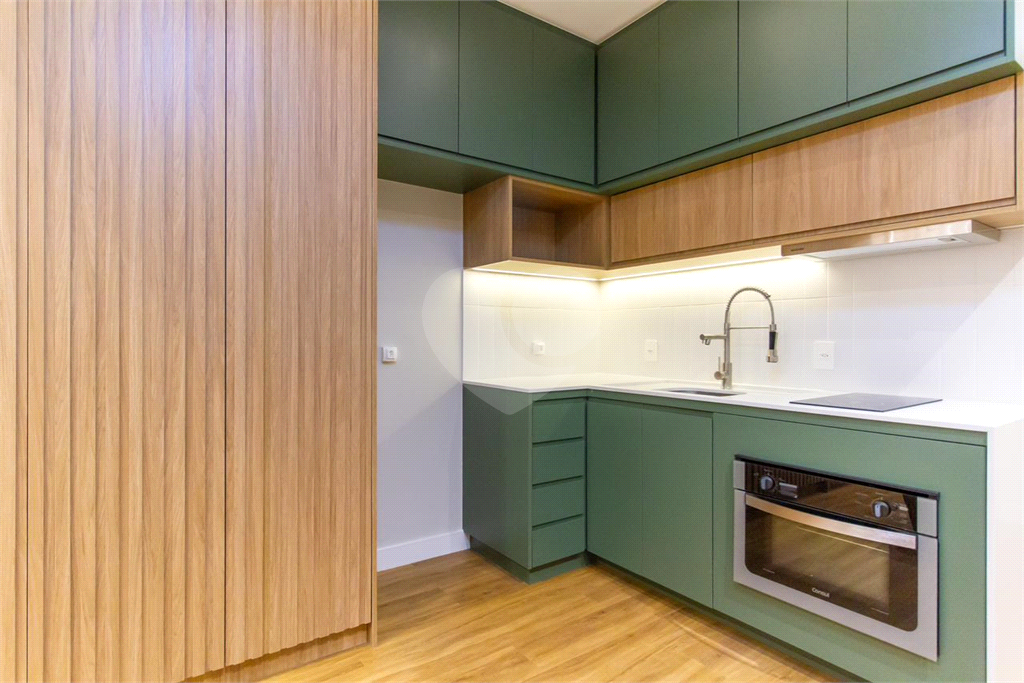 Studio mobiliado de 30m² com armários e eletrodomésticos sala e quatro integrado 1 banheiro Perdizes