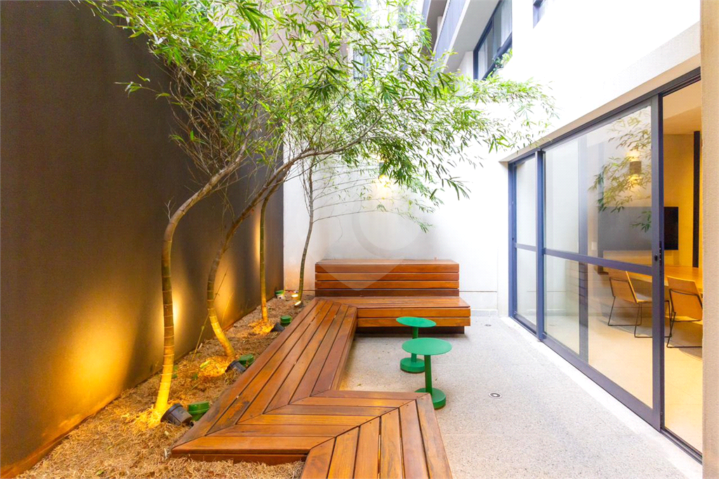 Studio mobiliado de 30m² com armários e eletrodomésticos sala e quatro integrado 1 banheiro Perdizes