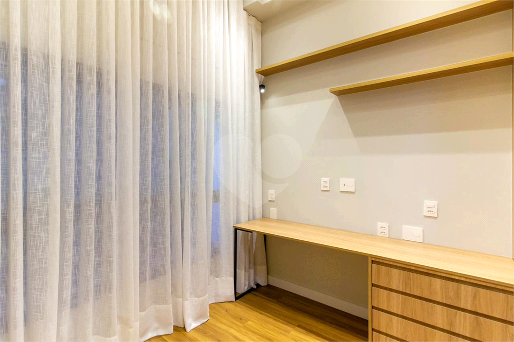 Studio mobiliado de 30m² com armários e eletrodomésticos sala e quatro integrado 1 banheiro Perdizes