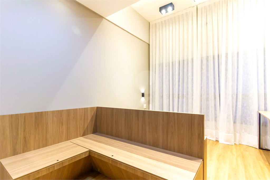 Studio mobiliado de 30m² com armários e eletrodomésticos sala e quatro integrado 1 banheiro Perdizes
