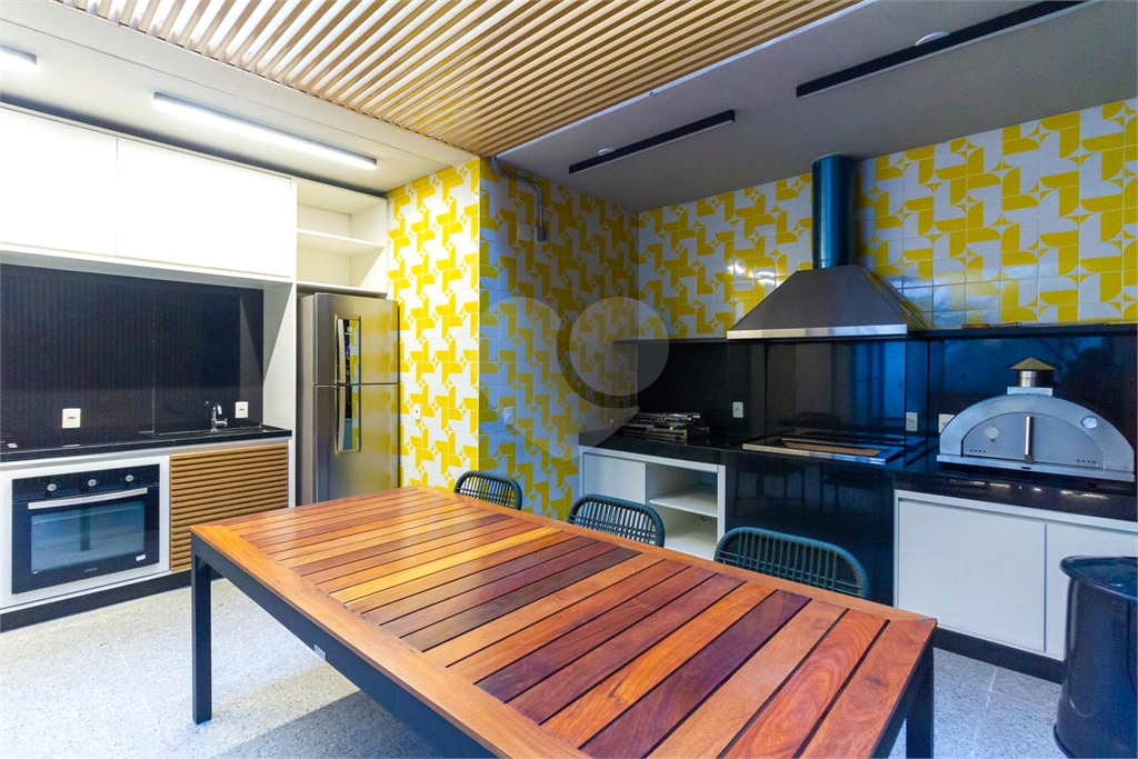 Studio mobiliado de 30m² com armários e eletrodomésticos sala e quatro integrado 1 banheiro Perdizes