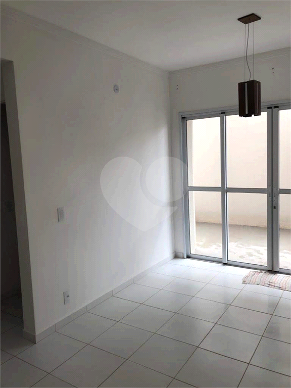 Apartamento à venda com 2 quartos, 75m² - Foto 4