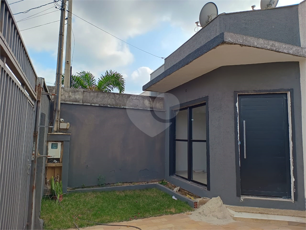 Casa à venda com 3 quartos, 100m² - Foto 1