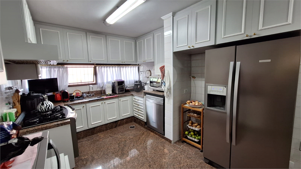 Apartamento em Perdizes 3 suítes, 4 vagas de garagem.