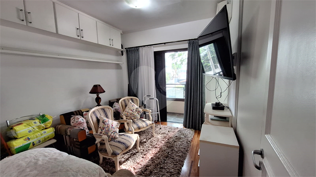Apartamento em Perdizes 3 suítes, 4 vagas de garagem.