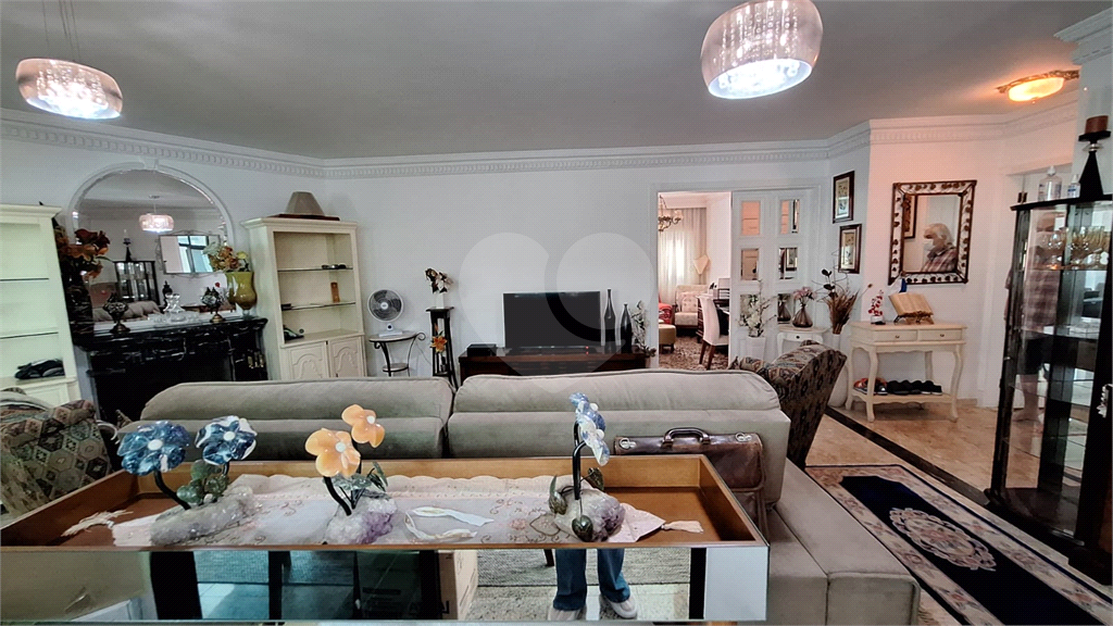Apartamento em Perdizes 3 suítes, 4 vagas de garagem.