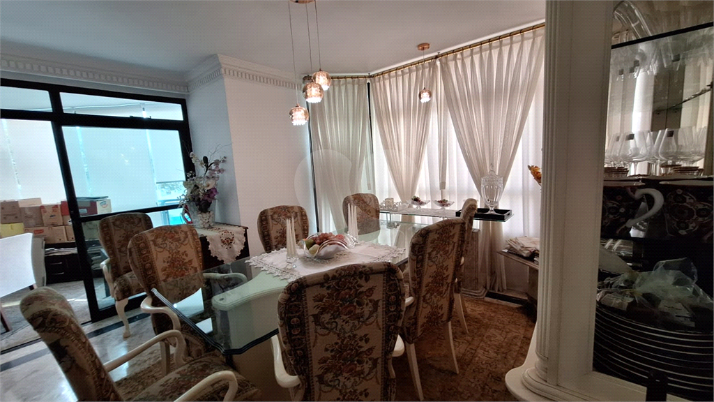 Apartamento em Perdizes 3 suítes, 4 vagas de garagem.