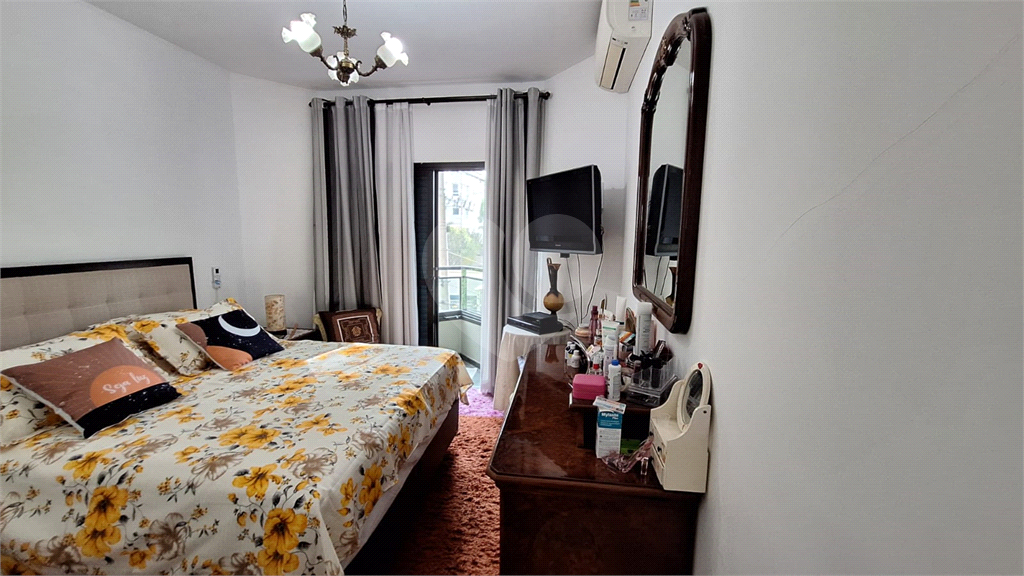 Apartamento em Perdizes 3 suítes, 4 vagas de garagem.