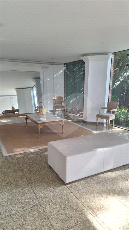 Apartamento em Perdizes 3 suítes, 4 vagas de garagem.