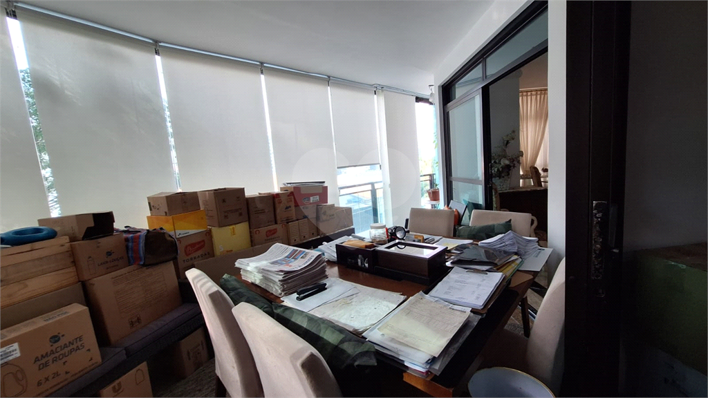Apartamento em Perdizes 3 suítes, 4 vagas de garagem.