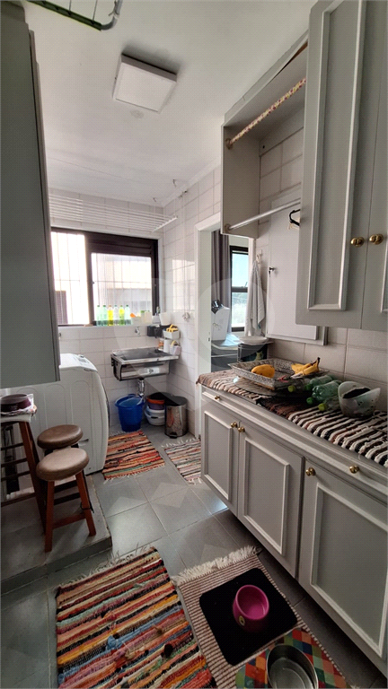 Apartamento em Perdizes 3 suítes, 4 vagas de garagem.