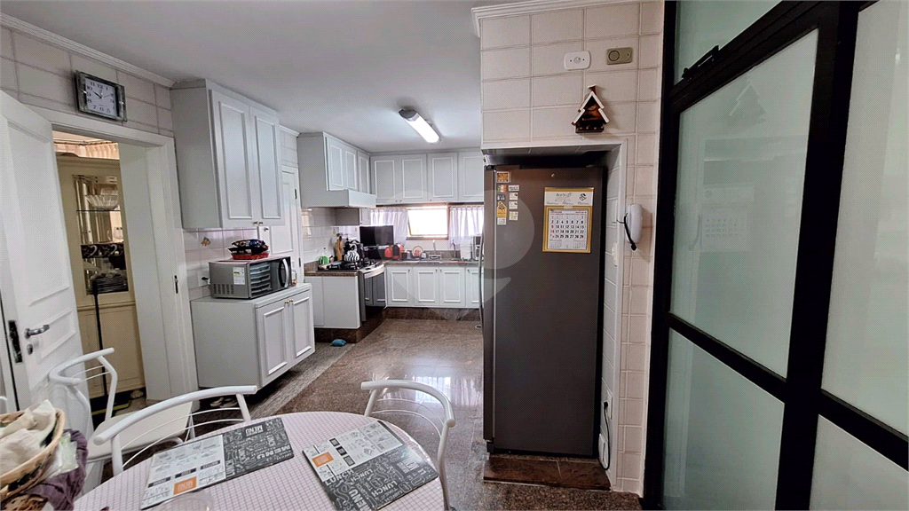 Apartamento em Perdizes 3 suítes, 4 vagas de garagem.