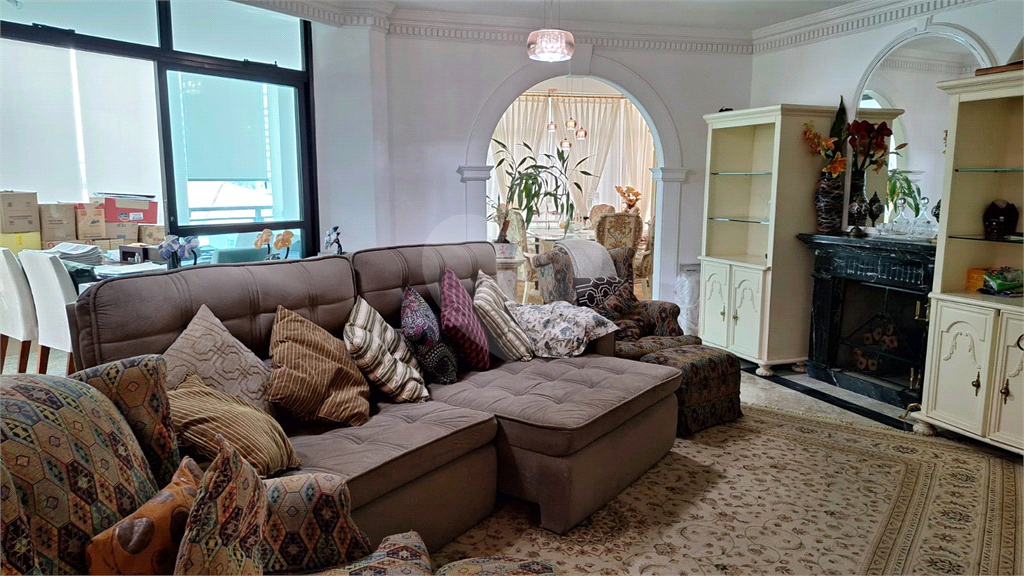 Apartamento em Perdizes 3 suítes, 4 vagas de garagem.