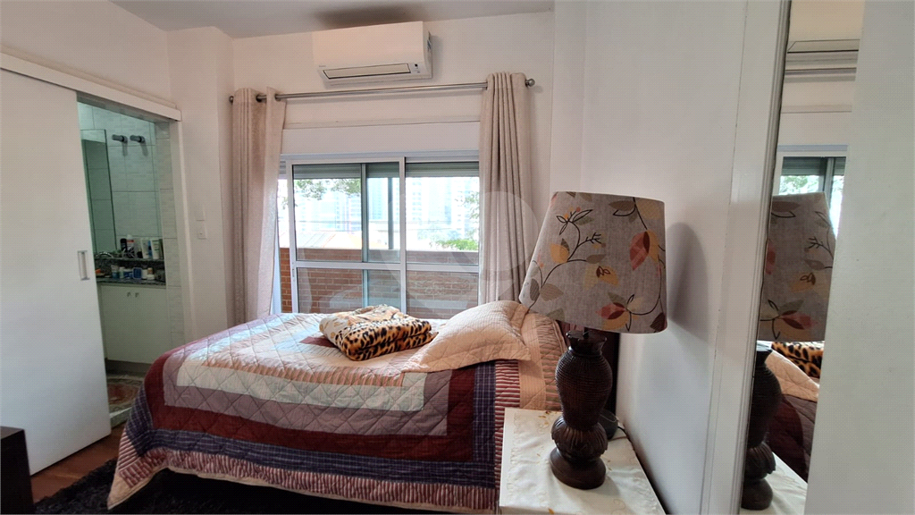 Apartamento em Perdizes 3 suítes, 4 vagas de garagem.