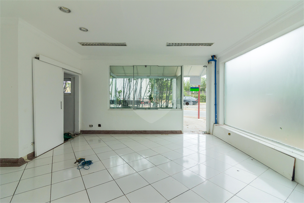 Sobrado comercial para venda em Alphaville, centro comercial!