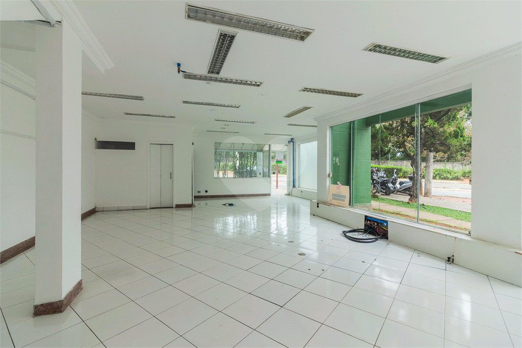 Sobrado comercial para venda em Alphaville, centro comercial!