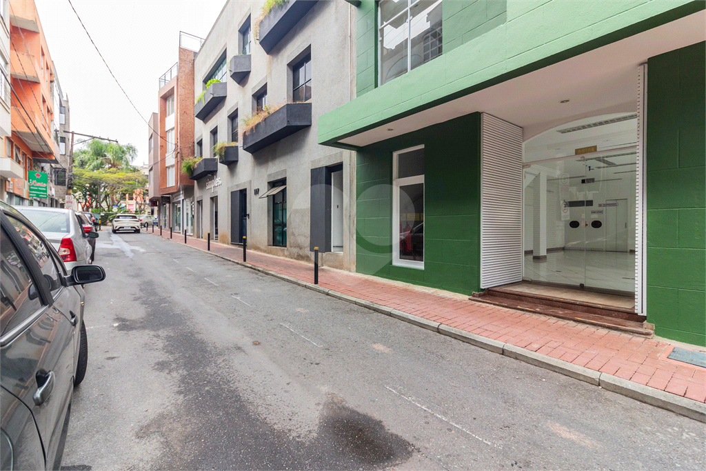 Sobrado comercial para venda em Alphaville, centro comercial!