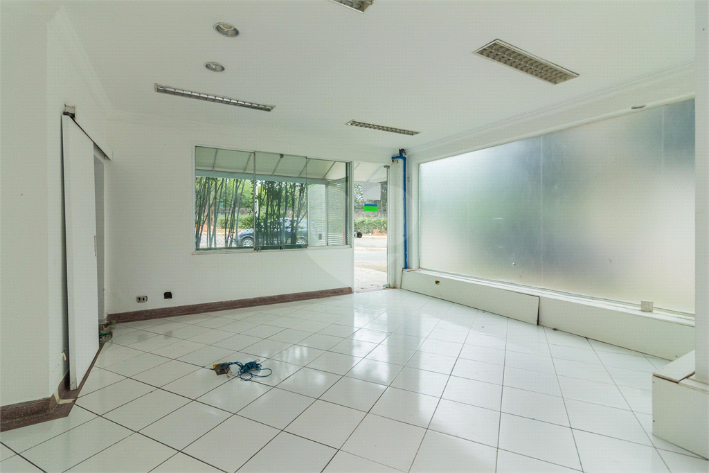 Sobrado comercial para venda em Alphaville, centro comercial!