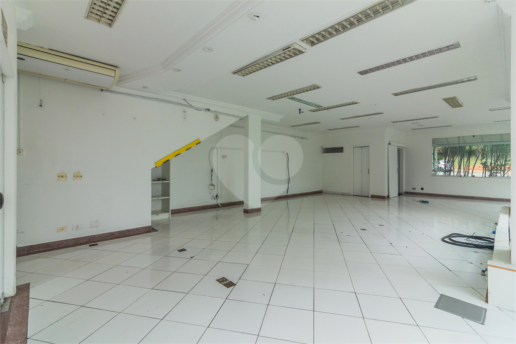 Sobrado comercial para venda em Alphaville, centro comercial!