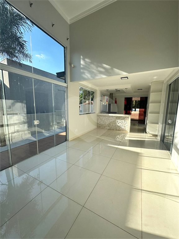 Casa à venda e aluguel com 3 quartos, 320m² - Foto 2