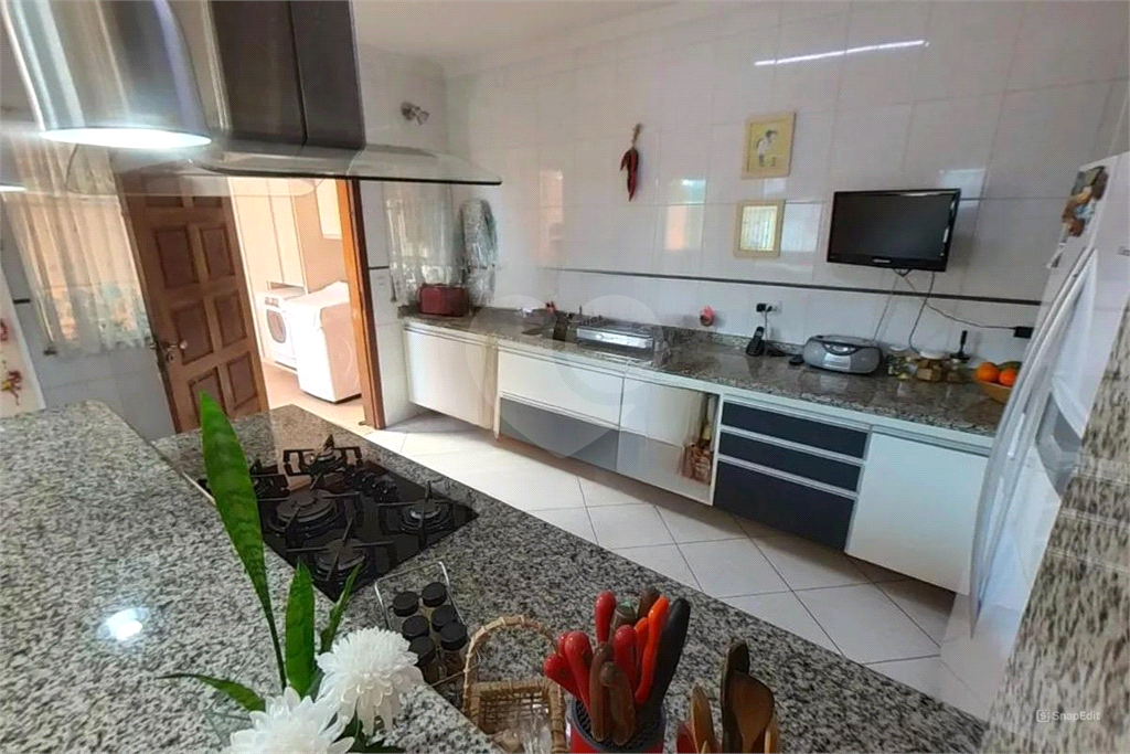 Sobrado com 4 Quartos e 3 banheiros à Venda