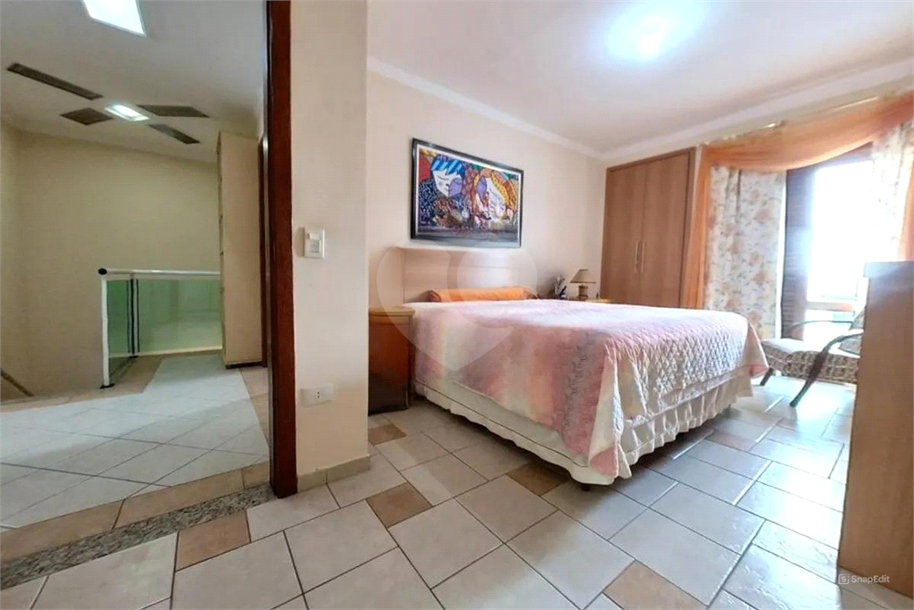 Sobrado com 4 Quartos e 3 banheiros à Venda