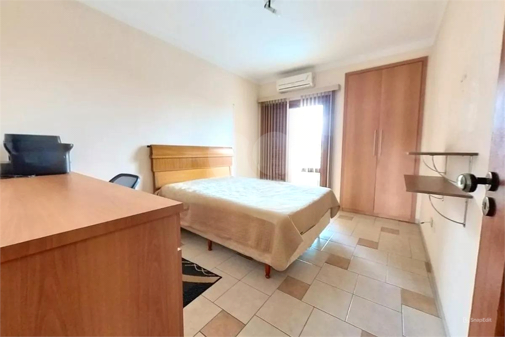 Sobrado com 4 Quartos e 3 banheiros à Venda